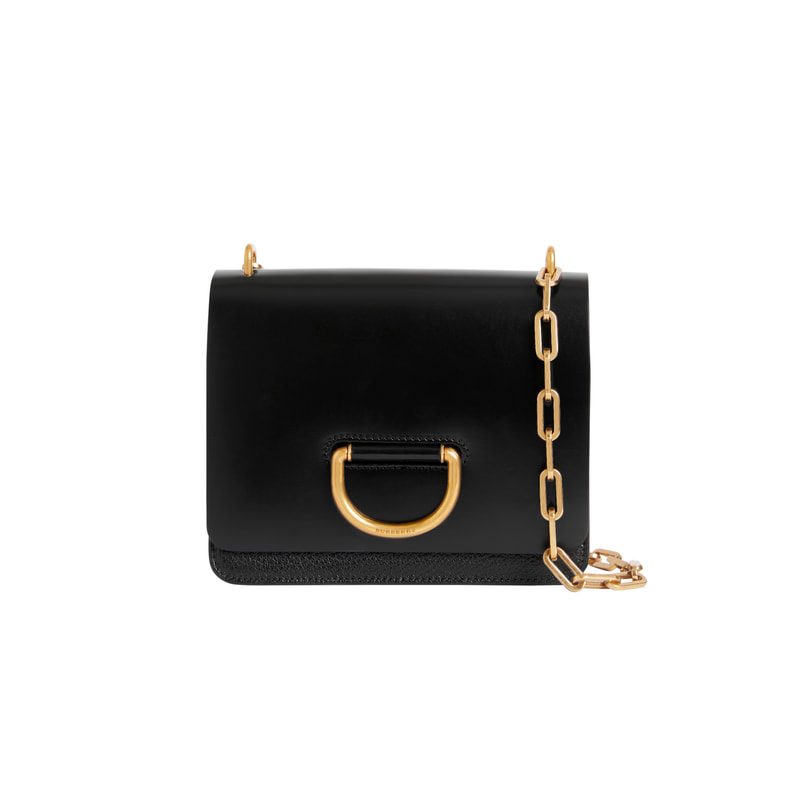 BURBERRY INTRODUCES THE D–RING BAG 